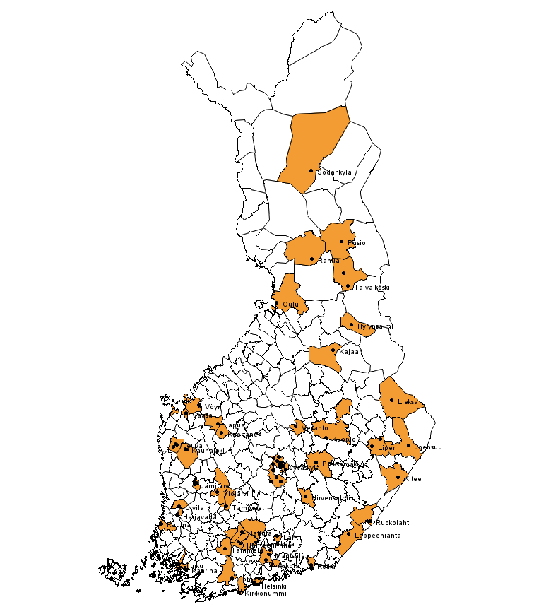 Liitekuvio 1. Lakkautetut ja toiseen oppilaitokseen yhdistetyt peruskoulut ja peruskouluasteen erityiskoulut kunnittain 2013 (kartta)