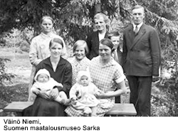 Kesällä 1930 Tikinmaassa; Perhekuva