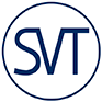 SVT-logo, jossa harmaat kirjaimet SVT harmaan ympyrän sisällä.
